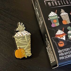 Loungefly Universal Monsters The Mummy Latte blind box pin